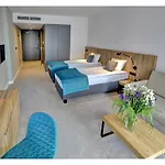 Folwark 4* Łochów