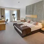 Folwark 4* Łochów