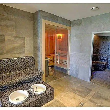 Aparthotel Folwark Łochów