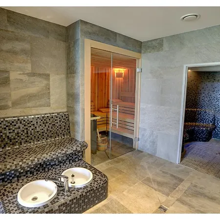 Hotel apartamentowy Folwark 4*