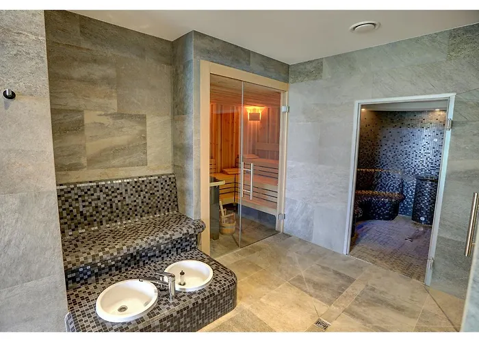 Aparthotel Folwark 4*