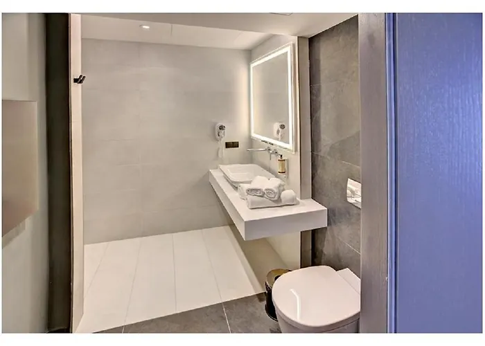 Folwark Aparthotel 4*